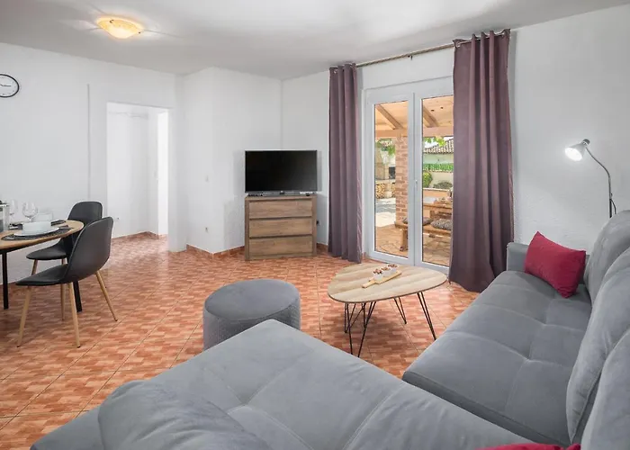 Casa Viktoria With Private Garden And Bbq
