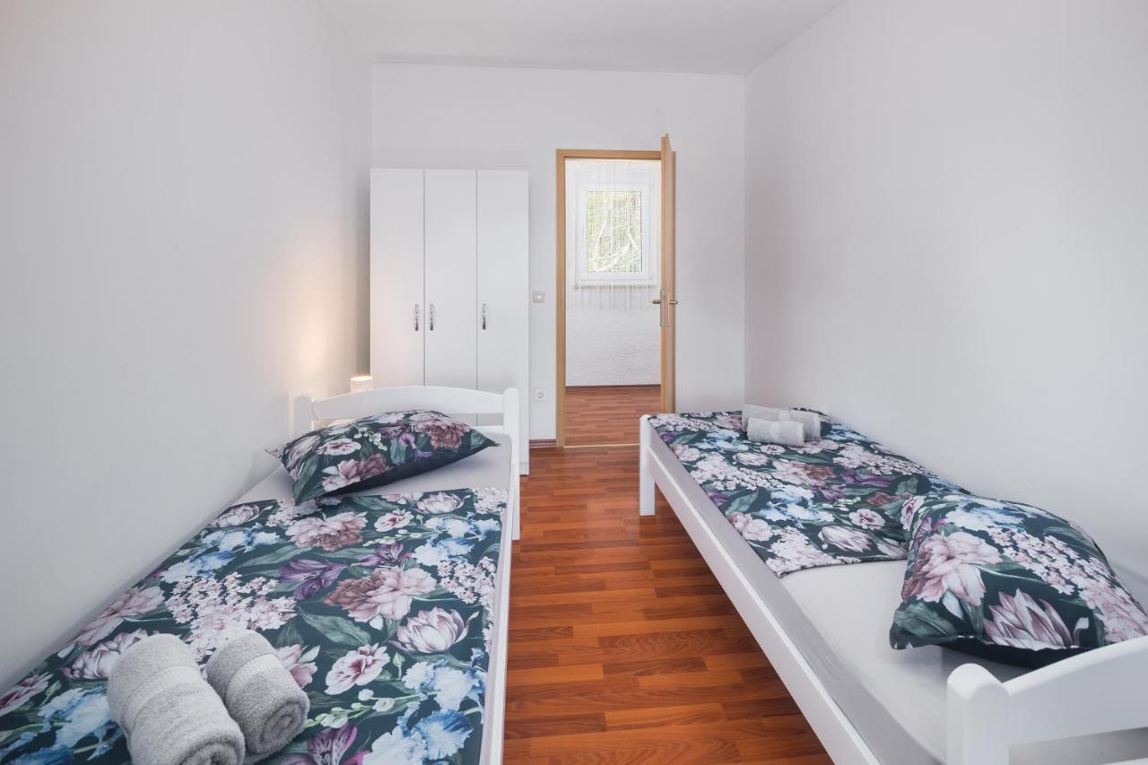 Holiday home Casa Viktoria With Private Garden And Bbq Kosinozici