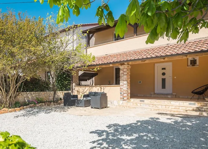 Casa Viktoria With Private Garden And Bbq