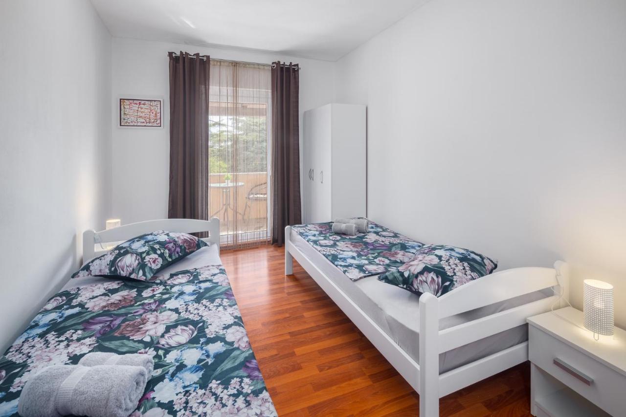 Сasa de vacaciones Casa Viktoria With Private Garden And Bbq *