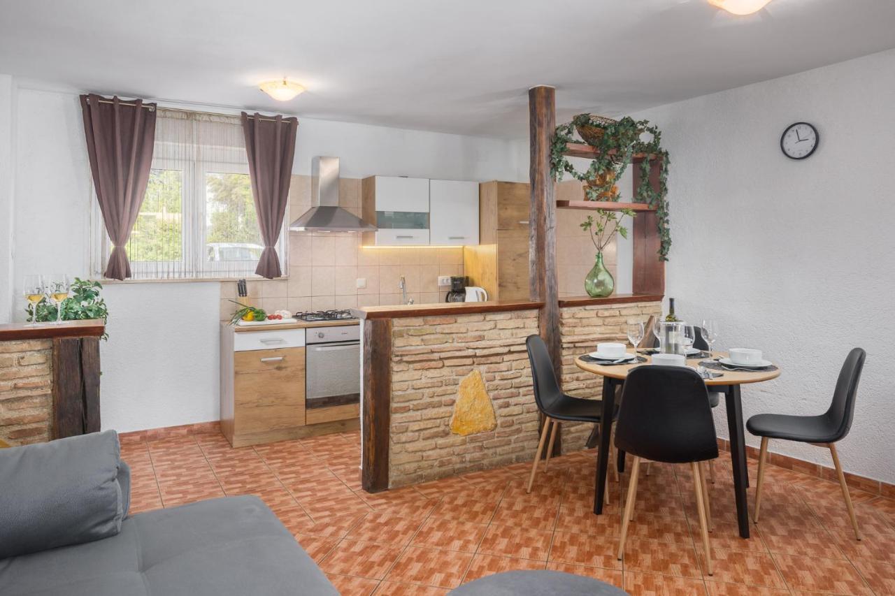 Casa Viktoria With Private Garden And Bbq