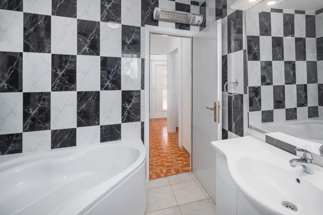 Сasa de vacaciones Casa Viktoria With Private Garden And Bbq *